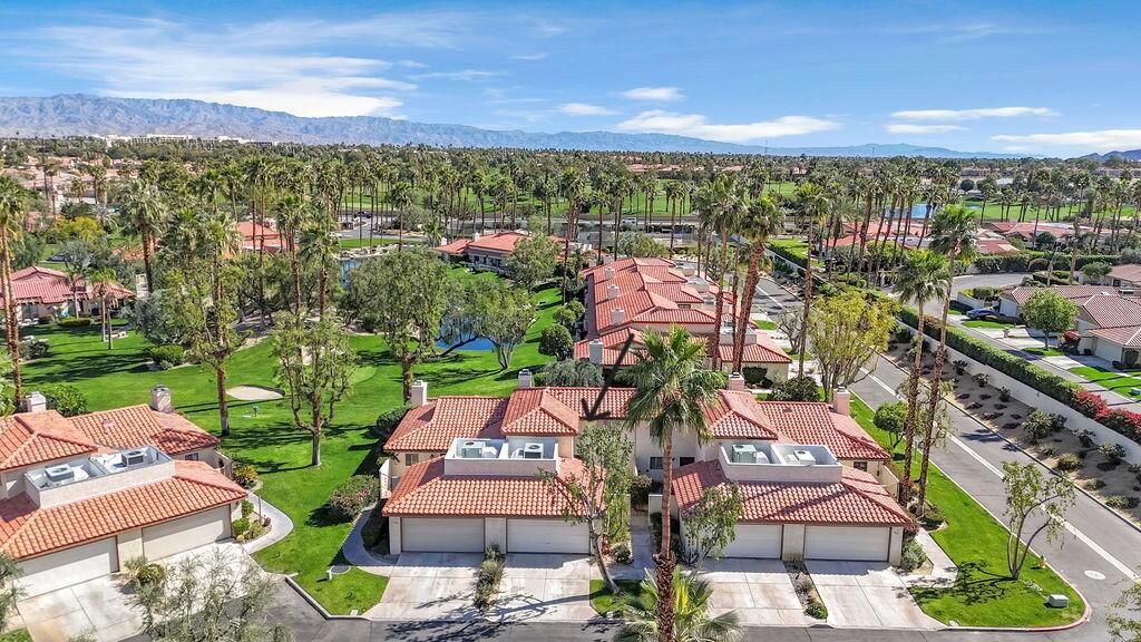 Image 42 of property listing at 204 Lakecrest Lane, Palm Desert, CA 92260