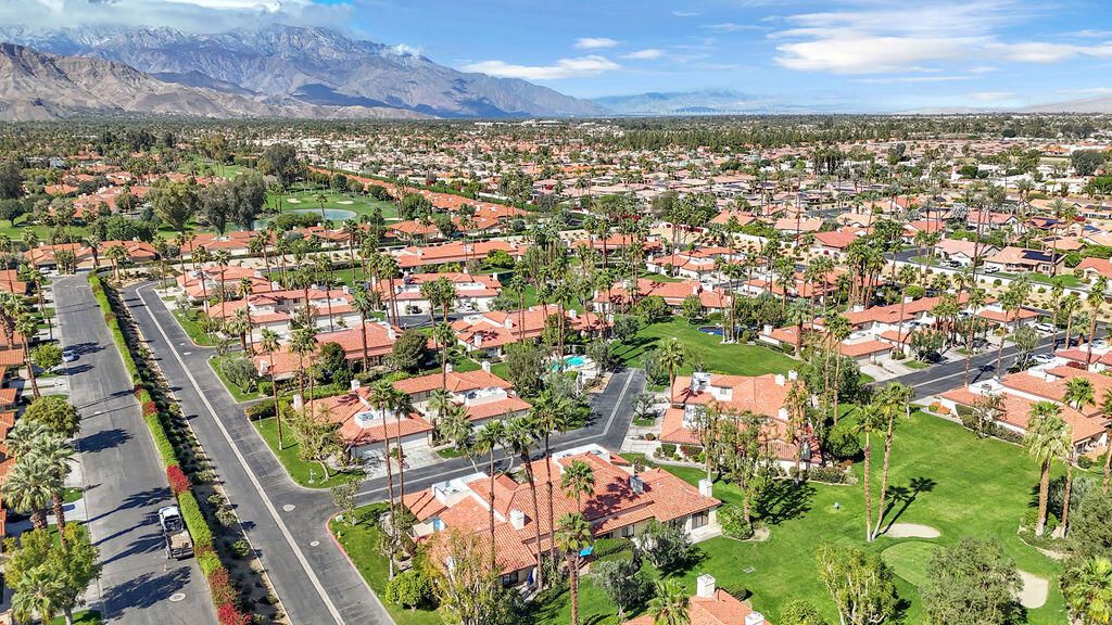 Image 60 of property listing at 204 Lakecrest Lane, Palm Desert, CA 92260