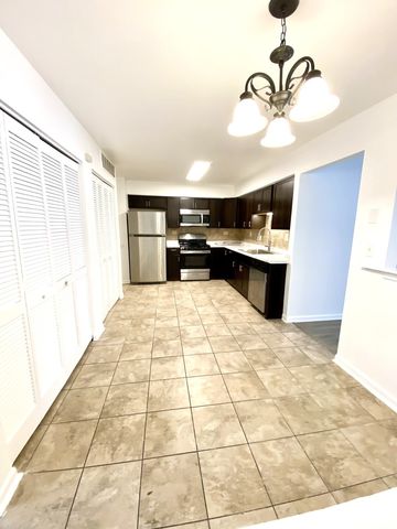 629 W Streamwood Boulevard A, Streamwood, IL 60107