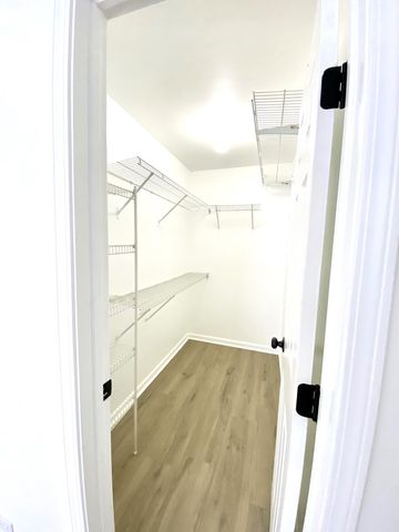 629 W Streamwood Boulevard A, Streamwood, IL 60107