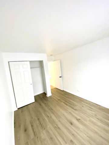 629 W Streamwood Boulevard A, Streamwood, IL 60107