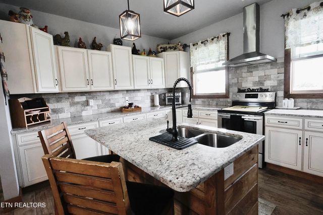1014 Fair Meadow Drive, Dandridge, TN 37725