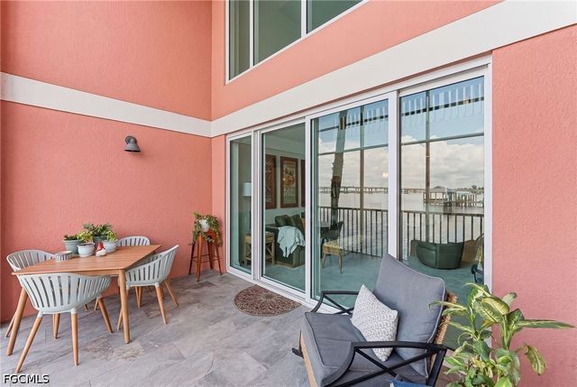 2743 1st ST 102, Fort Myers, FL 33916
