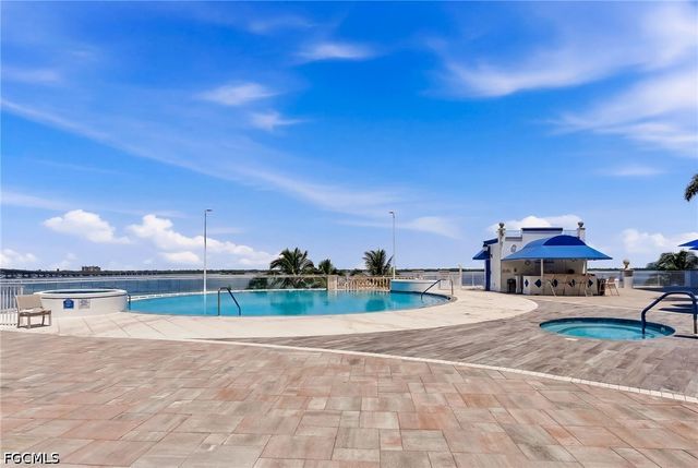 2743 1st ST 102, Fort Myers, FL 33916