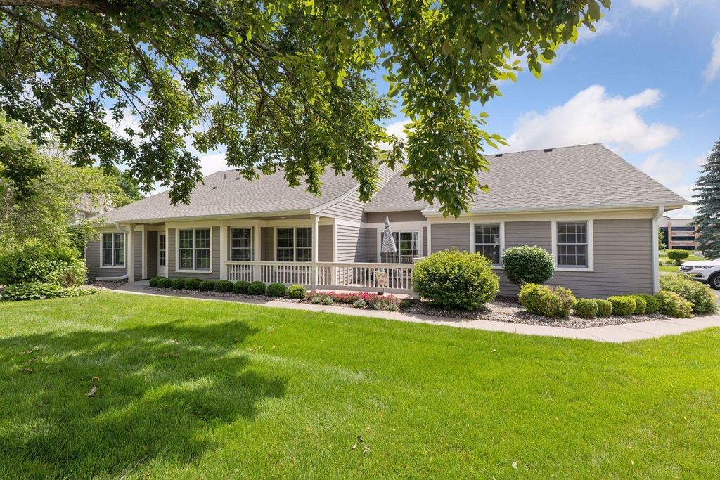 1731 Donegal Drive, Woodbury, MN 55125