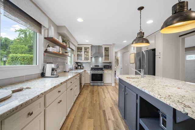 S94W23075 Meadow View LANE, Big Bend, WI 53103