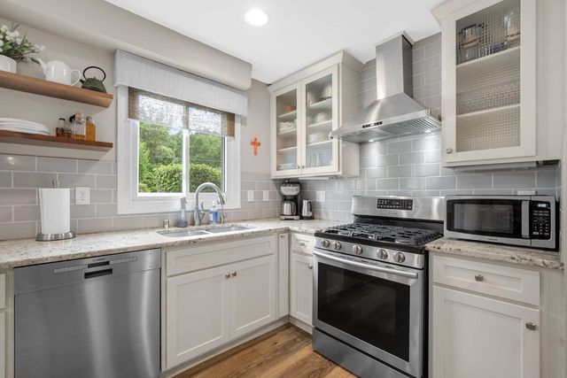 S94W23075 Meadow View LANE, Big Bend, WI 53103