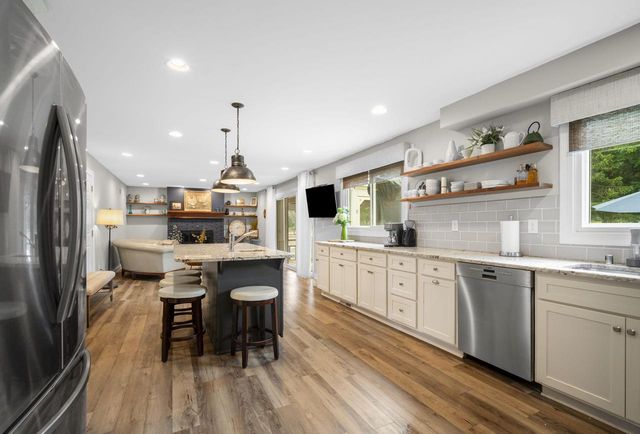S94W23075 Meadow View LANE, Big Bend, WI 53103