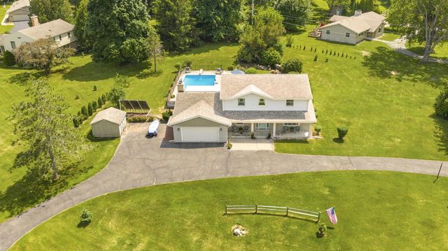 S94W23075 Meadow View LANE, Big Bend, WI 53103