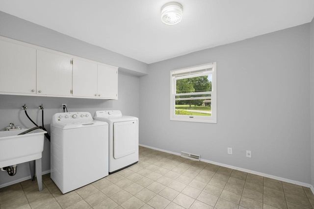 S94W23075 Meadow View LANE, Big Bend, WI 53103