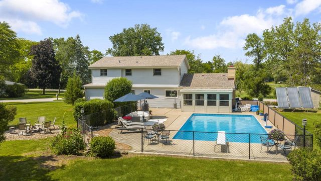 S94W23075 Meadow View LANE, Big Bend, WI 53103