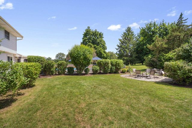 S94W23075 Meadow View LANE, Big Bend, WI 53103