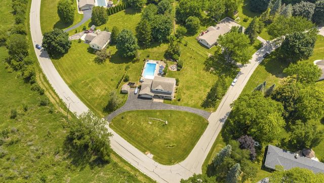S94W23075 Meadow View LANE, Big Bend, WI 53103