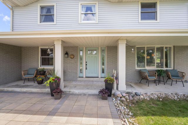 S94W23075 Meadow View LANE, Big Bend, WI 53103