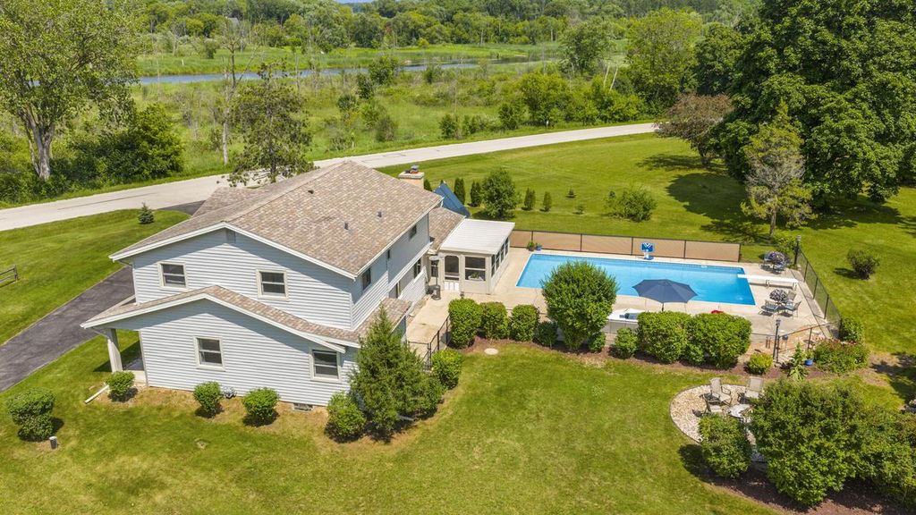 S94W23075 Meadow View LANE, Big Bend, WI 53103
