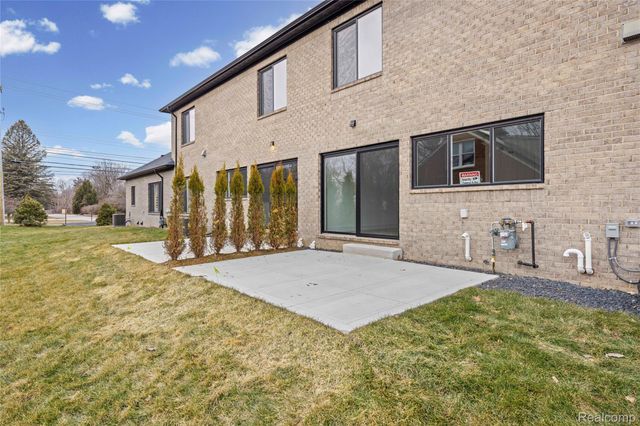 21955 Deer Brook Drive 3, Southfield, MI 48075