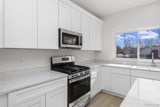 21955 Deer Brook Drive 3, Southfield, MI 48075
