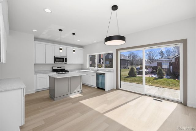 21955 Deer Brook Drive 3, Southfield, MI 48075