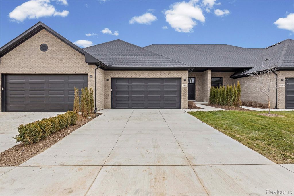 21955 Deer Brook Drive 3, Southfield, MI 48075