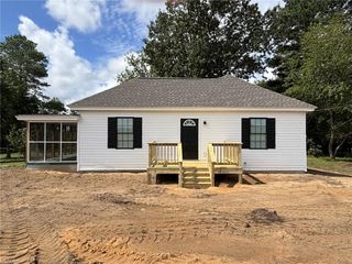 25558 New Market RD, Courtland, VA 23837