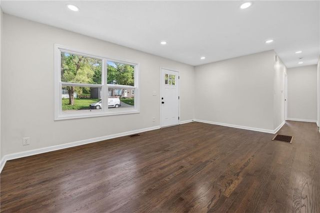 1720 S Ellison Way, Independence, MO 64050