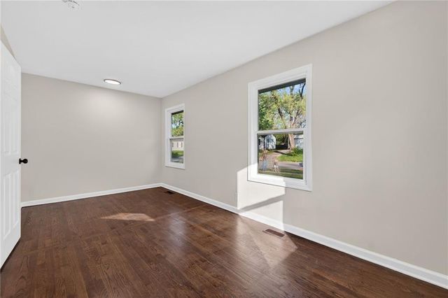 1720 S Ellison Way, Independence, MO 64050