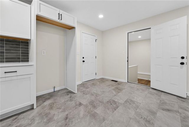 1720 S Ellison Way, Independence, MO 64050