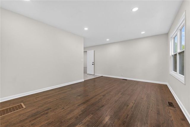 1720 S Ellison Way, Independence, MO 64050