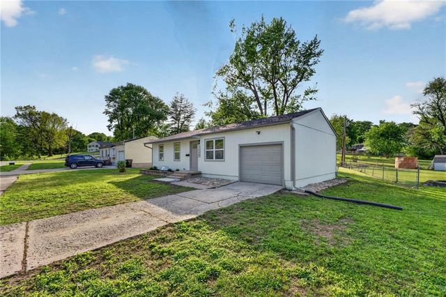 1720 S Ellison Way, Independence, MO 64050