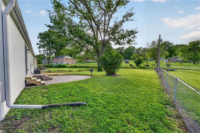 1720 S Ellison Way, Independence, MO 64050