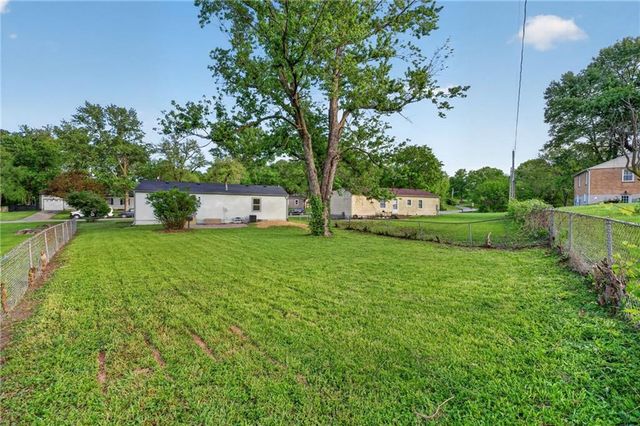 1720 S Ellison Way, Independence, MO 64050