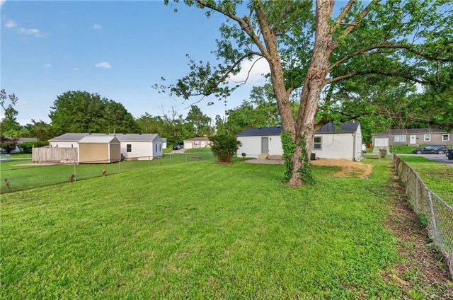 1720 S Ellison Way, Independence, MO 64050