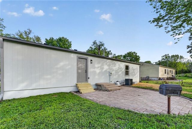 1720 S Ellison Way, Independence, MO 64050