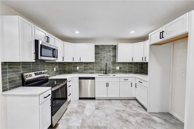 1720 S Ellison Way, Independence, MO 64050