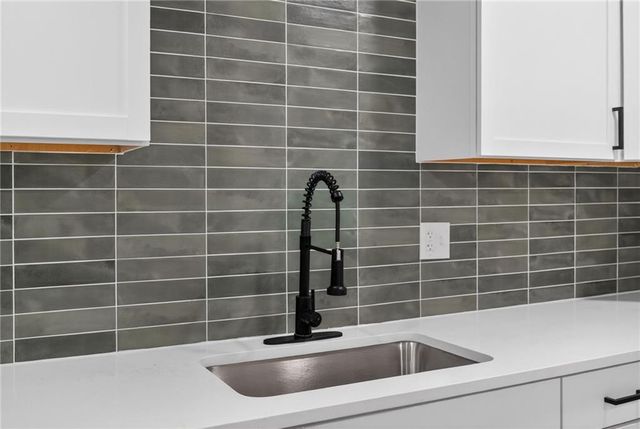 1720 S Ellison Way, Independence, MO 64050