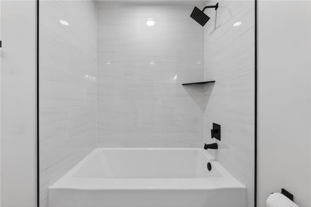 1720 S Ellison Way, Independence, MO 64050