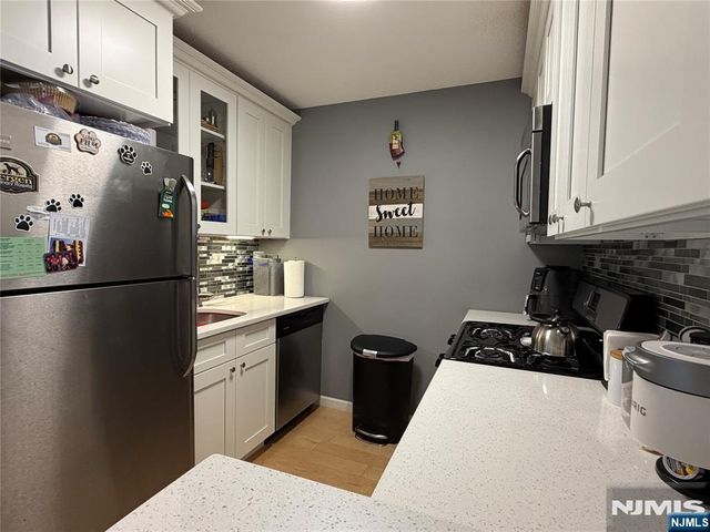 555 North Avenue 4A, Fort Lee, NJ 07024