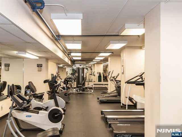 555 North Avenue 4A, Fort Lee, NJ 07024