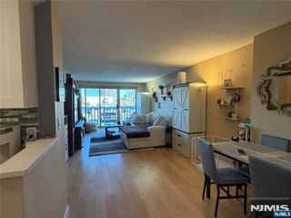 555 North Avenue 4A, Fort Lee, NJ 07024