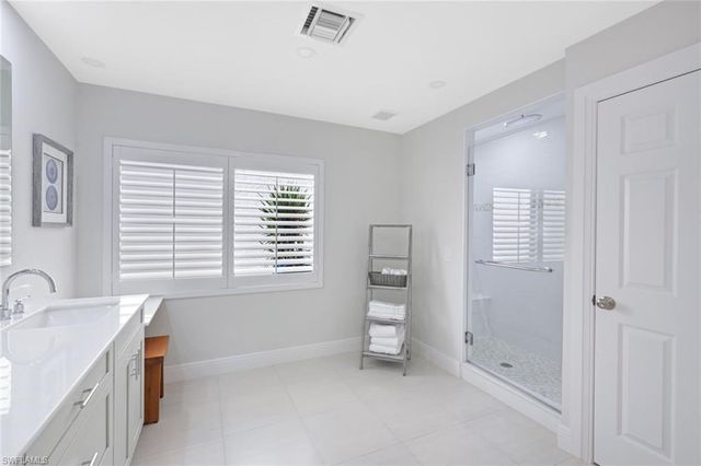 714 Reef Point CIR, Naples, FL 34108