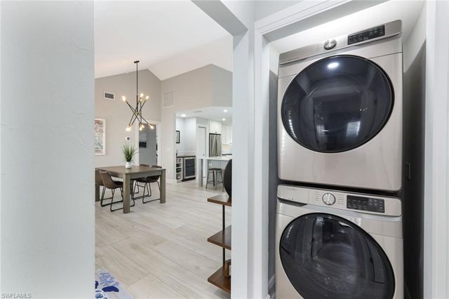 714 Reef Point CIR, Naples, FL 34108