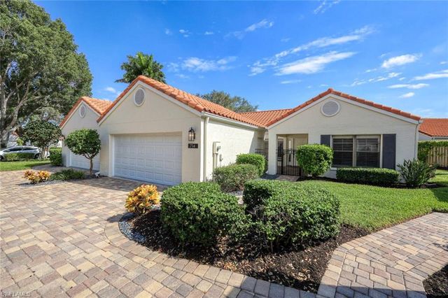 714 Reef Point CIR, Naples, FL 34108
