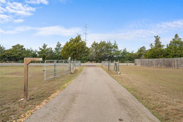 964 E Fm 389, Round Top, TX 78954