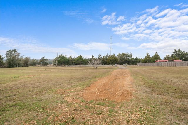 964 E Fm 389, Round Top, TX 78954