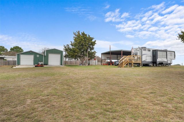 964 E Fm 389, Round Top, TX 78954