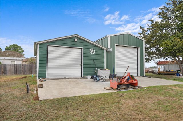 964 E Fm 389, Round Top, TX 78954