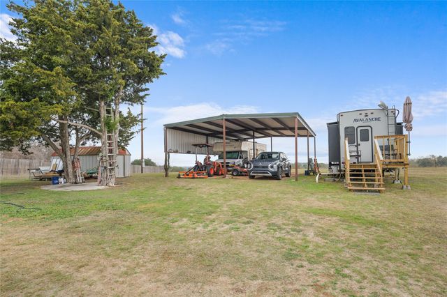 964 E Fm 389, Round Top, TX 78954