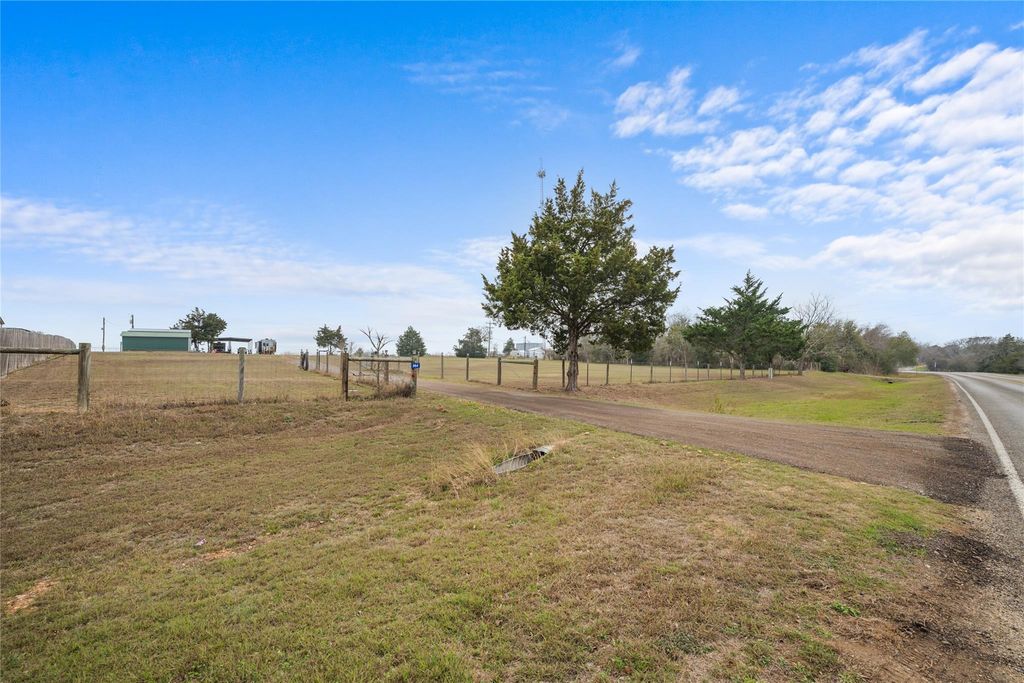 964 E Fm 389, Round Top, TX 78954