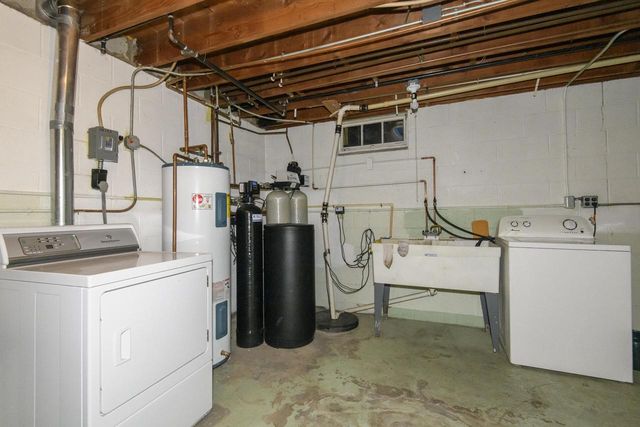 S71W23350 National AVENUE, Big Bend, WI 53103