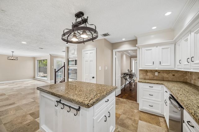1922 Grand Valley Drive, Houston, TX 77090